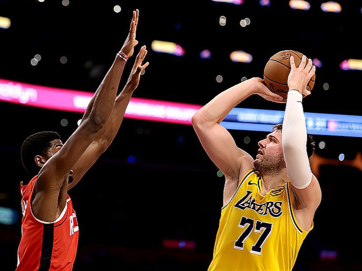 爱游戏游戏平台-多特蒙德迎NBA常规赛关键赛，赛后篮板制胜，震撼外界，轮换策略成焦点