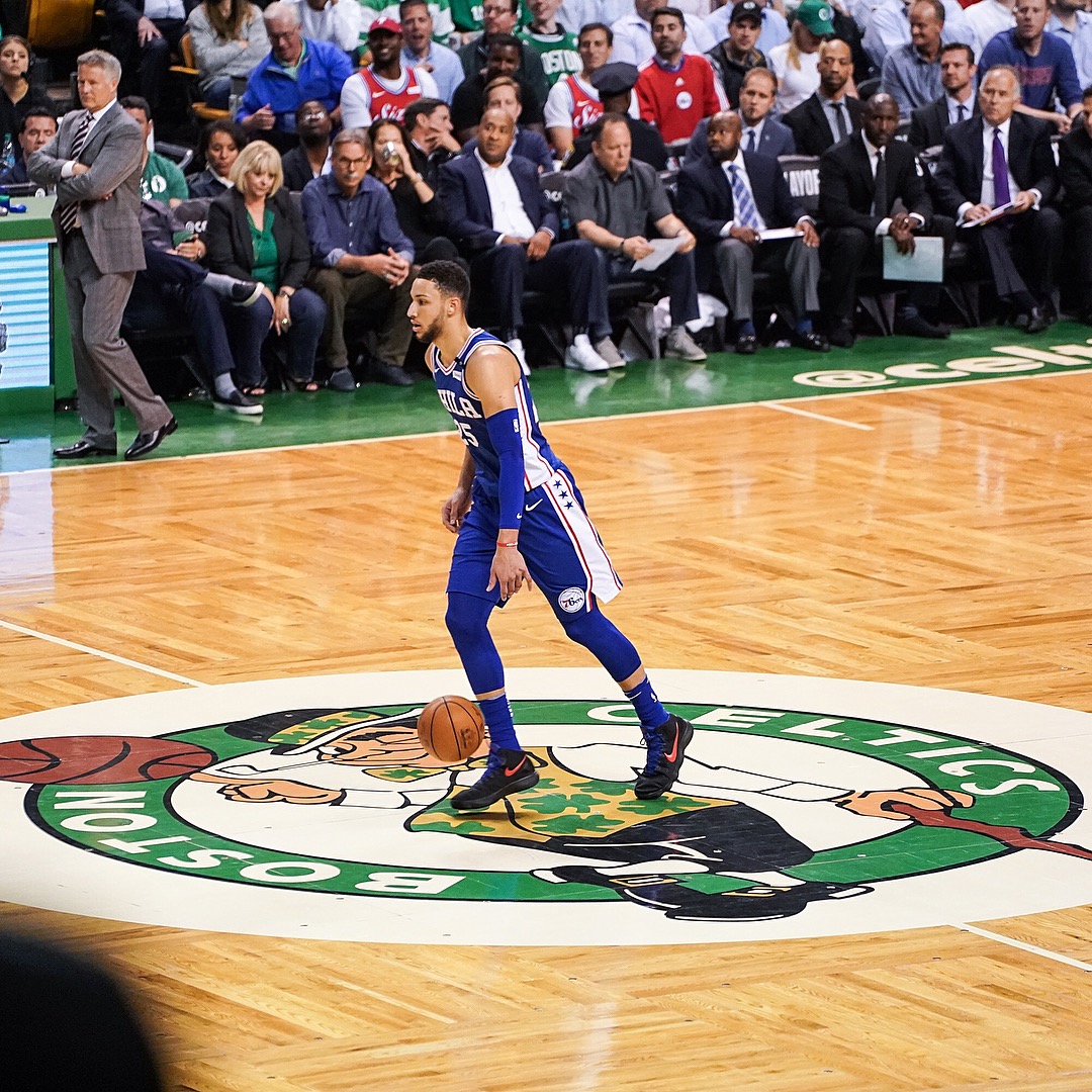 转会期费城76人远射贴柱——欧联节点到来，更衣室稳定，赛程密集仍需轮换(美国76人队著名球员)