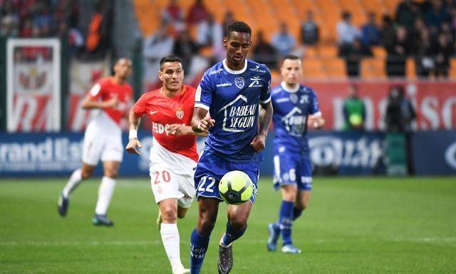 爱游戏游戏平台-贾乃亮颓势尽显