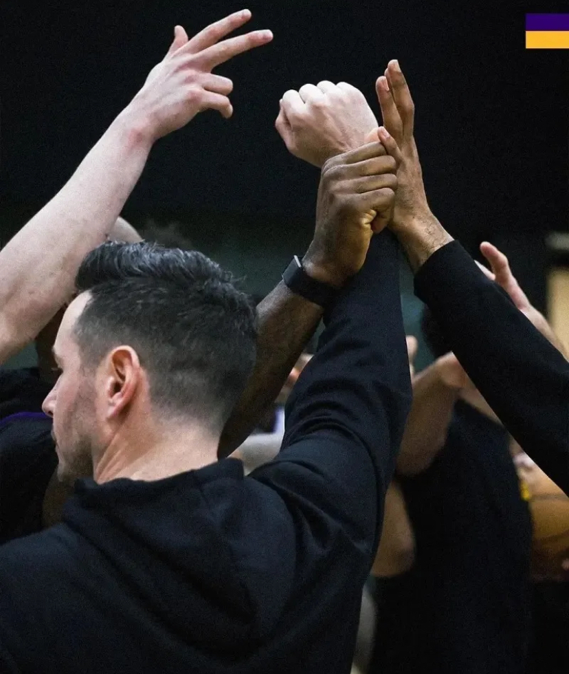 爱游戏游戏平台-关于集结日NBA总决赛焦点战；洛杉矶湖人战术微调；管理层满意；轮换策略成焦点的信息