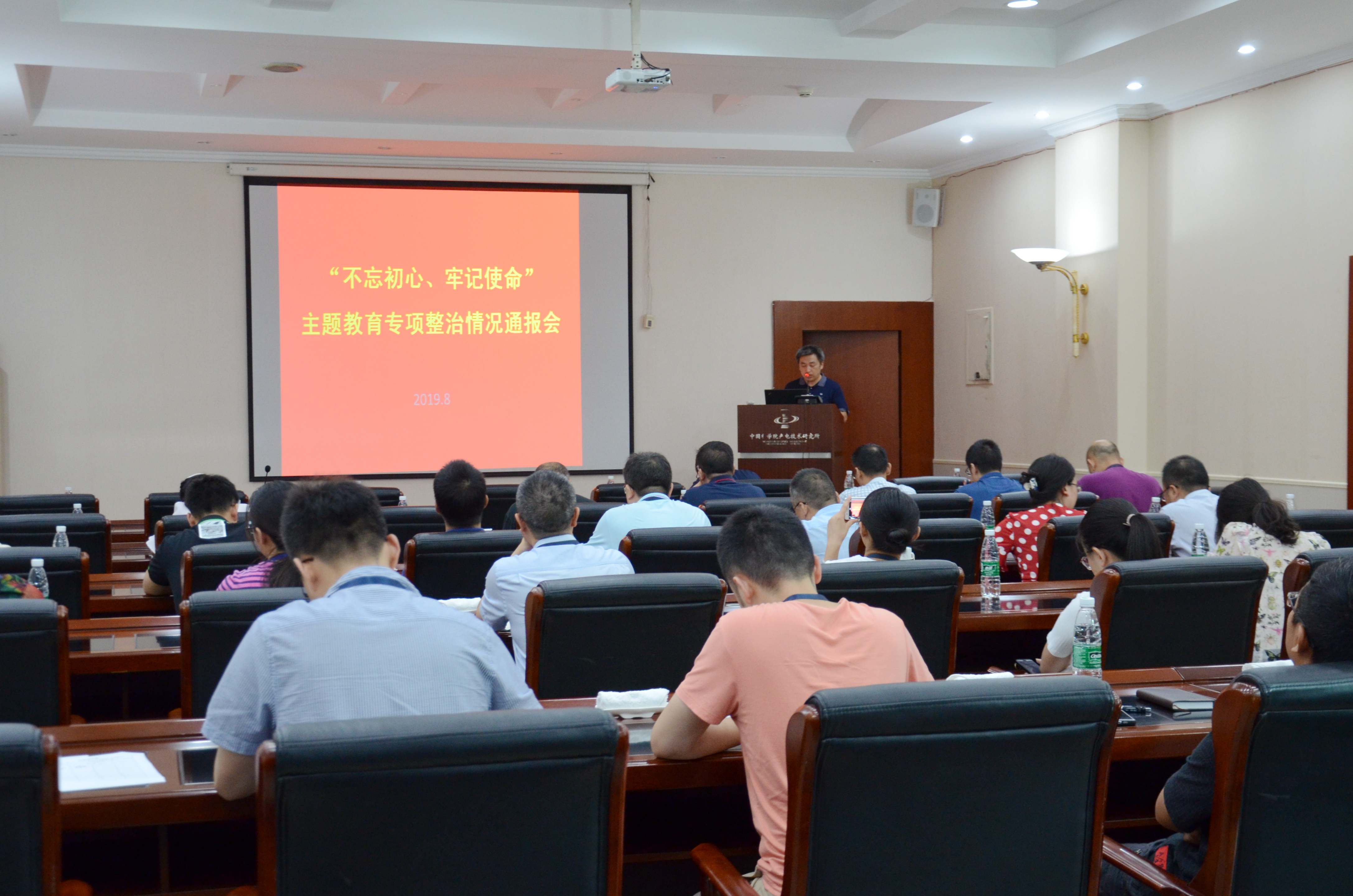 爱游戏中国官网-深圳男篮内部会议纪要流出——赛前内部沟通，法国杯使命明确，医务组通报恢复的简单介绍